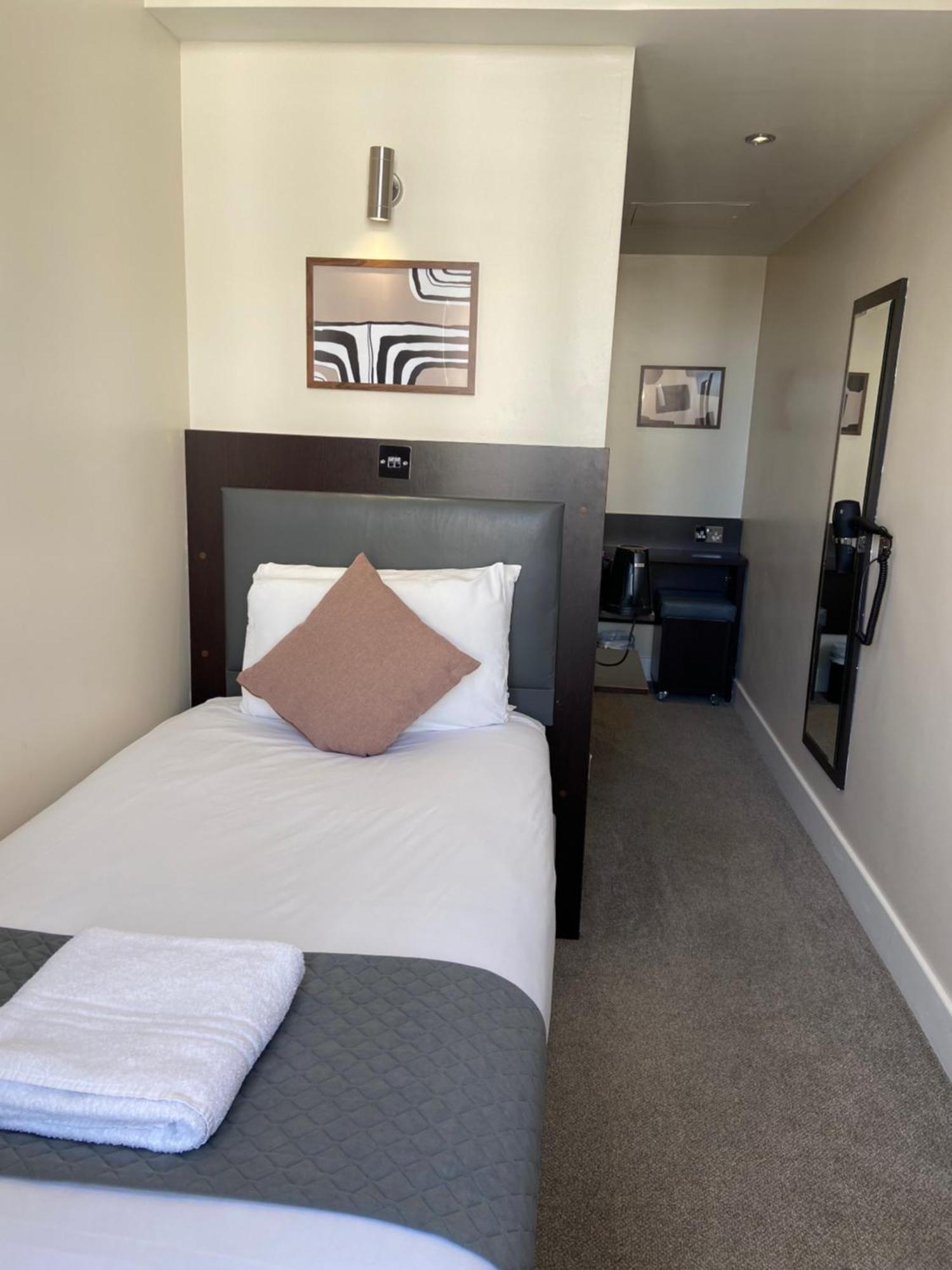 Trebovir Hotel London Bagian luar foto